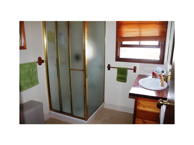 1 Lookout Pde, Tamborine Mountain QLD 4272