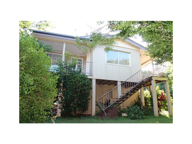 8 Golfers Cres, Tamborine Mountain QLD 4272