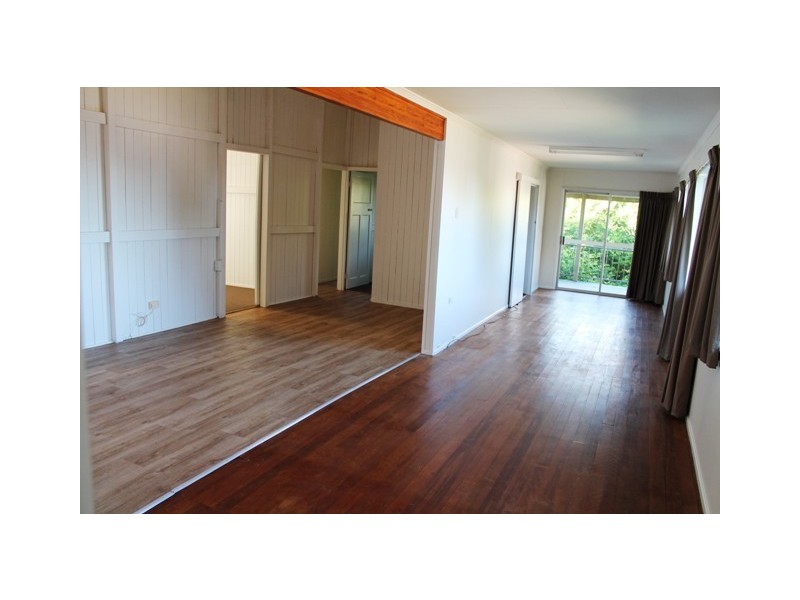 8 Golfers Cres, Tamborine Mountain QLD 4272