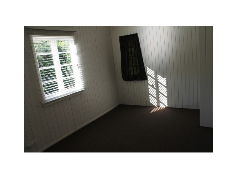 8 Golfers Cres, Tamborine Mountain QLD 4272