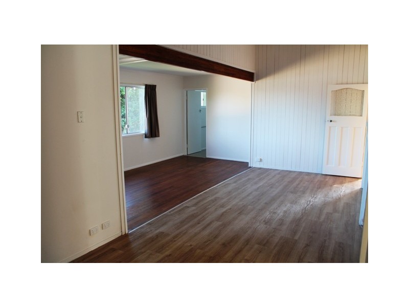8 Golfers Cres, Tamborine Mountain QLD 4272