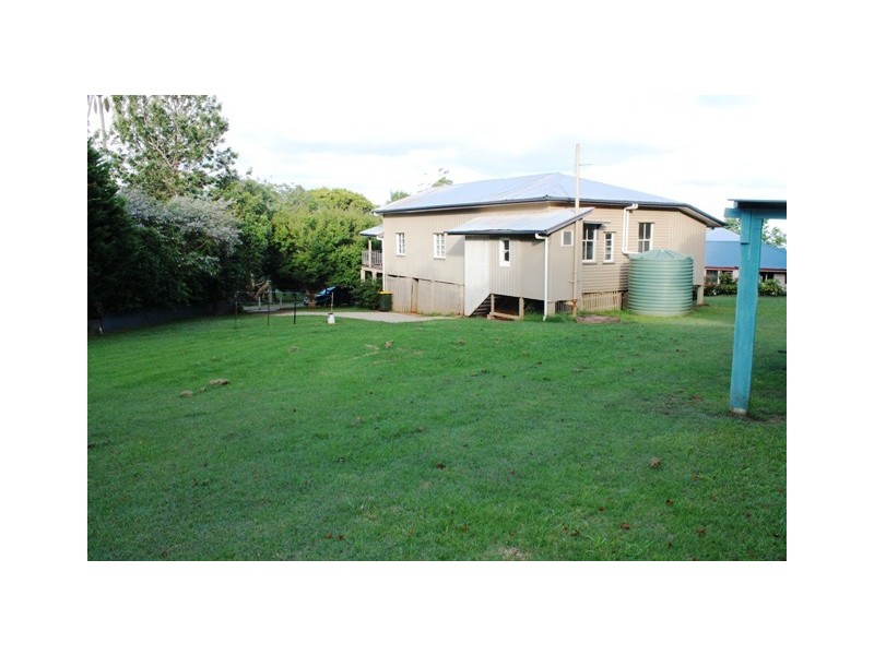8 Golfers Cres, Tamborine Mountain QLD 4272