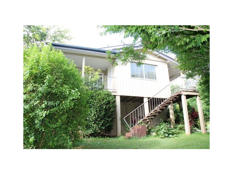 8 Golfers Cres, Tamborine Mountain QLD 4272