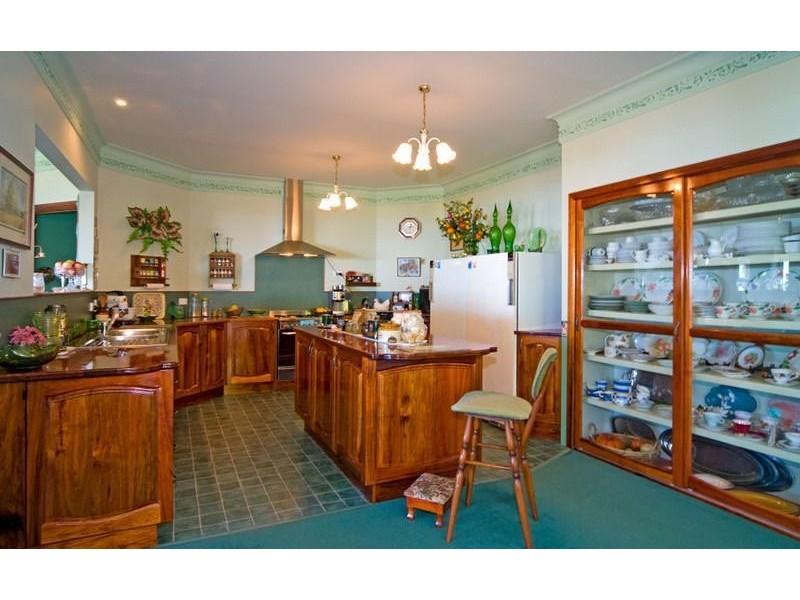 13-17 Eagles Retreat Place, Tamborine Mountain QLD 4272