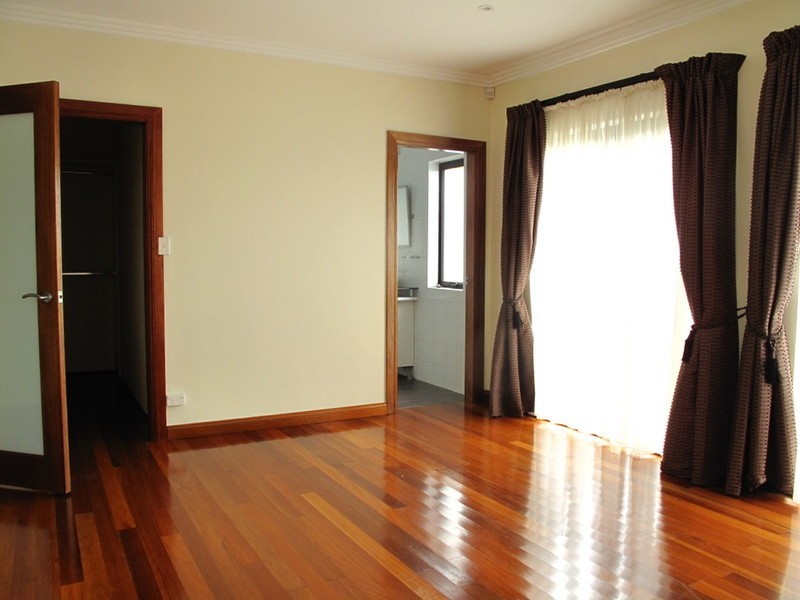 10 Rabaul Road, North Curl Curl NSW 2099