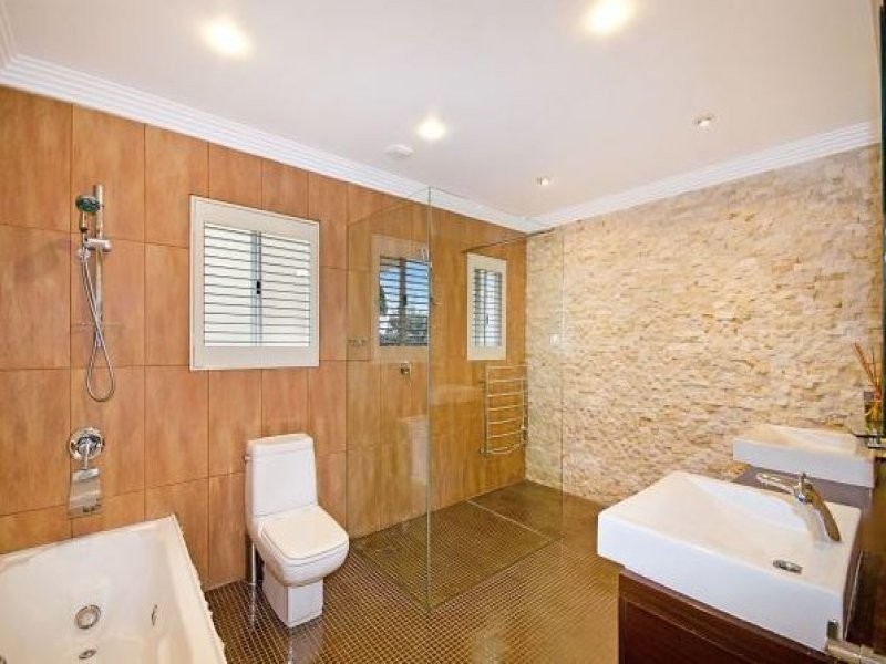 2c Edgecliffe Esp, Seaforth NSW 2092