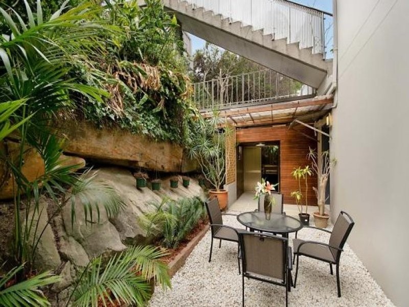 2c Edgecliffe Esp, Seaforth NSW 2092