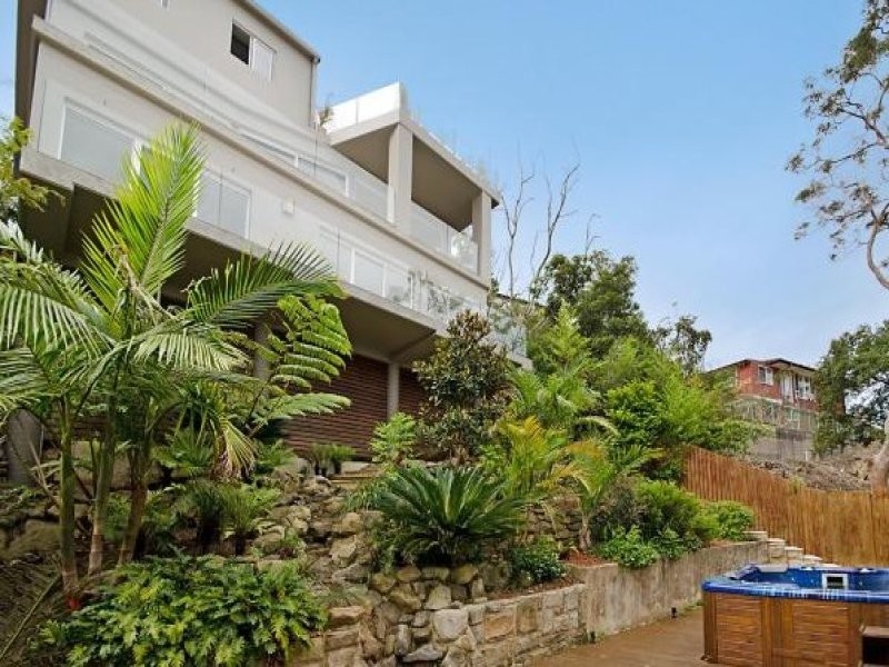 2C Edgecliffe Esplanade, Seaforth NSW 2092