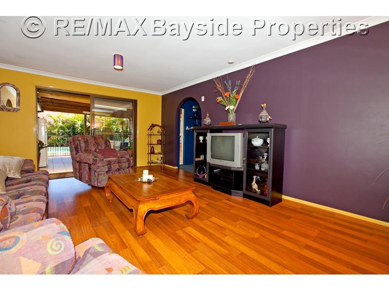8 Mashie Place, Redland Bay QLD 4165