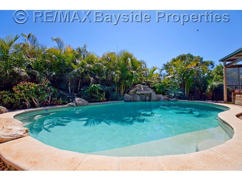 8 Mashie Place, Redland Bay QLD 4165