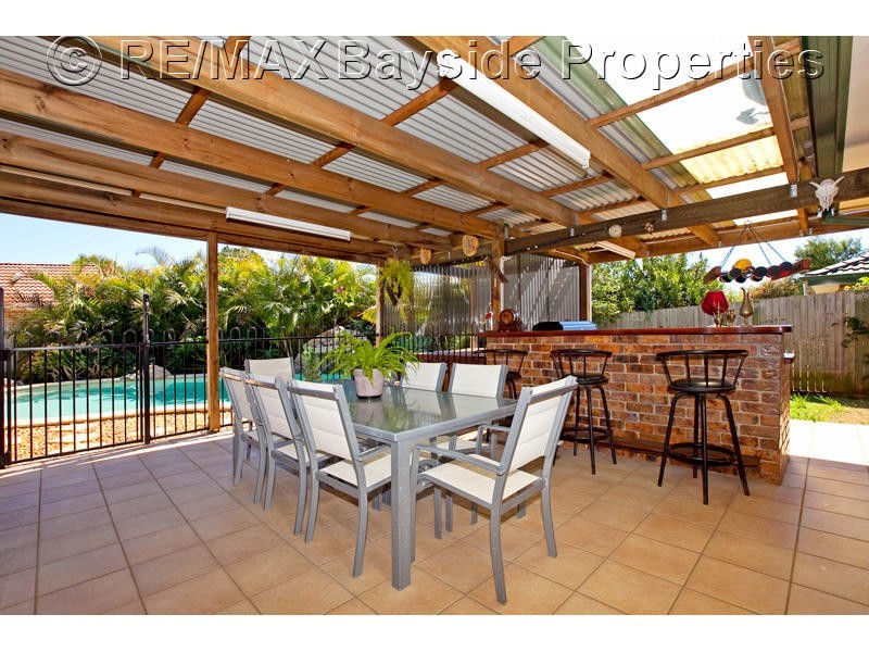 8 Mashie Place, Redland Bay QLD 4165