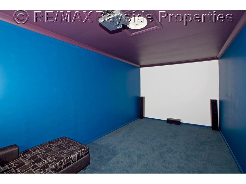 8 Mashie Place, Redland Bay QLD 4165