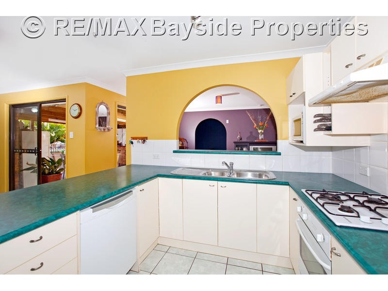 8 Mashie Place, Redland Bay QLD 4165