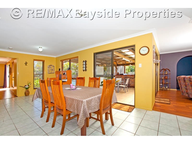 8 Mashie Place, Redland Bay QLD 4165