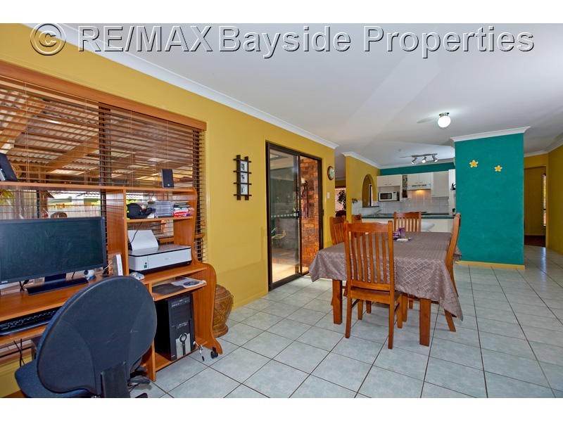 8 Mashie Place, Redland Bay QLD 4165