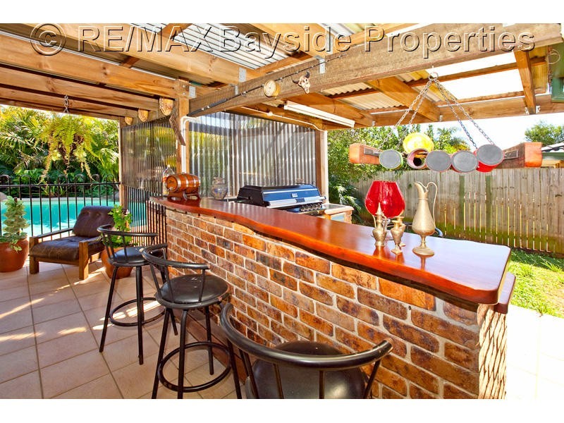 8 Mashie Place, Redland Bay QLD 4165