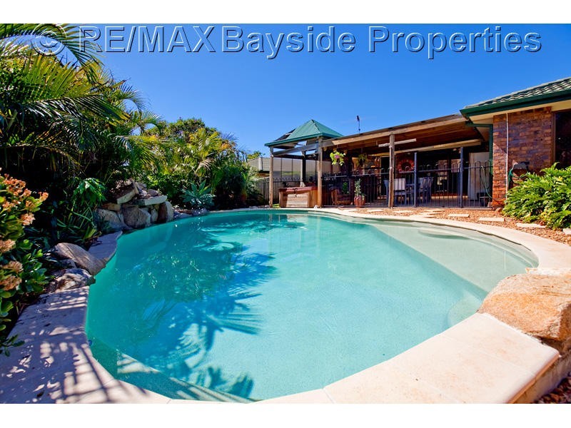 8 Mashie Place, Redland Bay QLD 4165