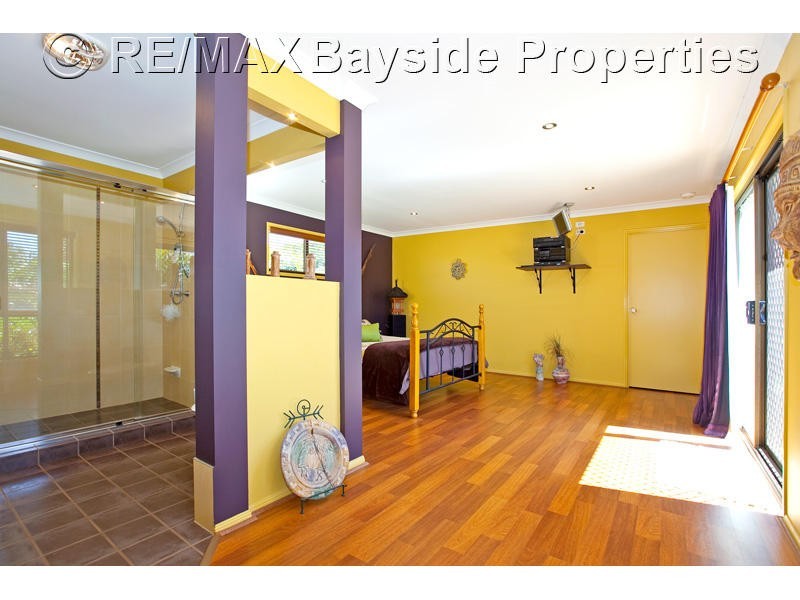 8 Mashie Place, Redland Bay QLD 4165