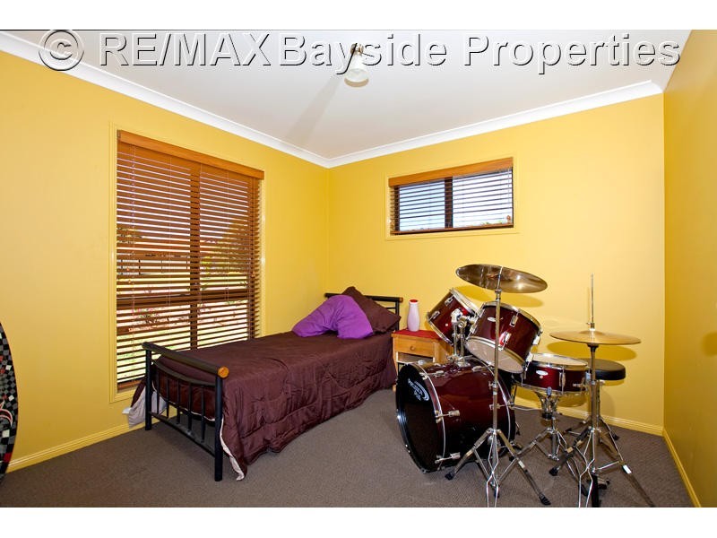 8 Mashie Place, Redland Bay QLD 4165