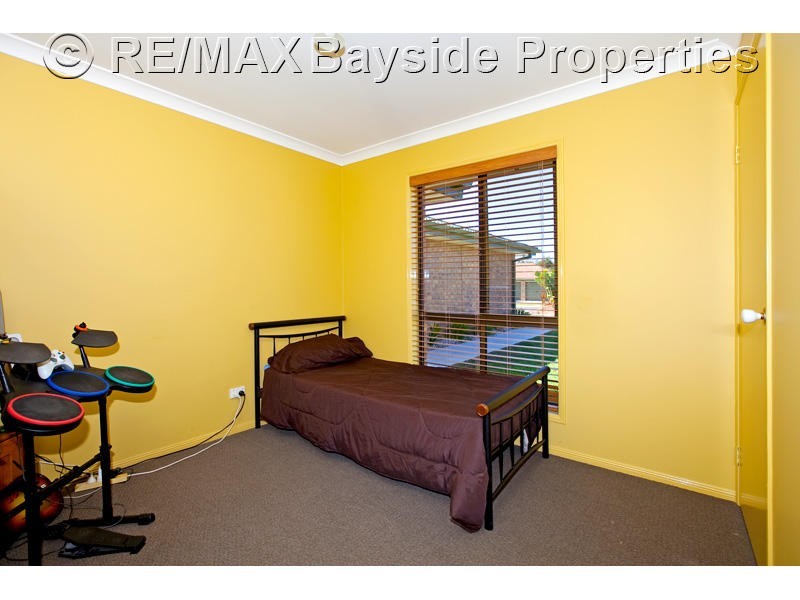 8 Mashie Place, Redland Bay QLD 4165