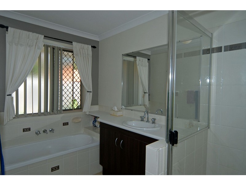 4 Couran Court, Redland Bay QLD 4165