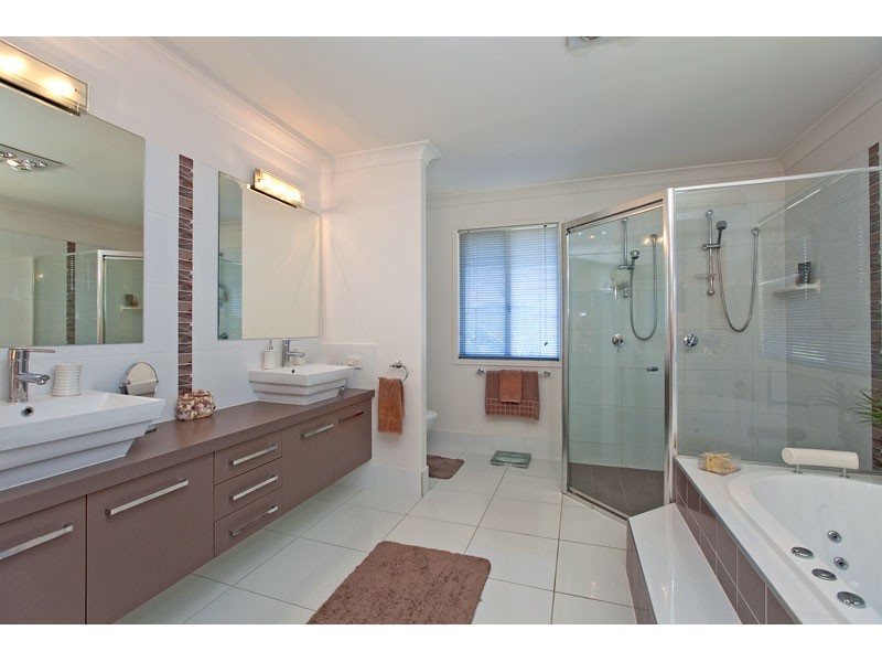 1 Cayman, Ormiston QLD 4160