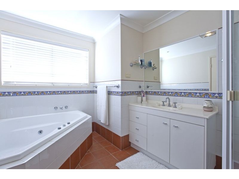 36 Mainroyal Court, Raby Bay QLD 4163