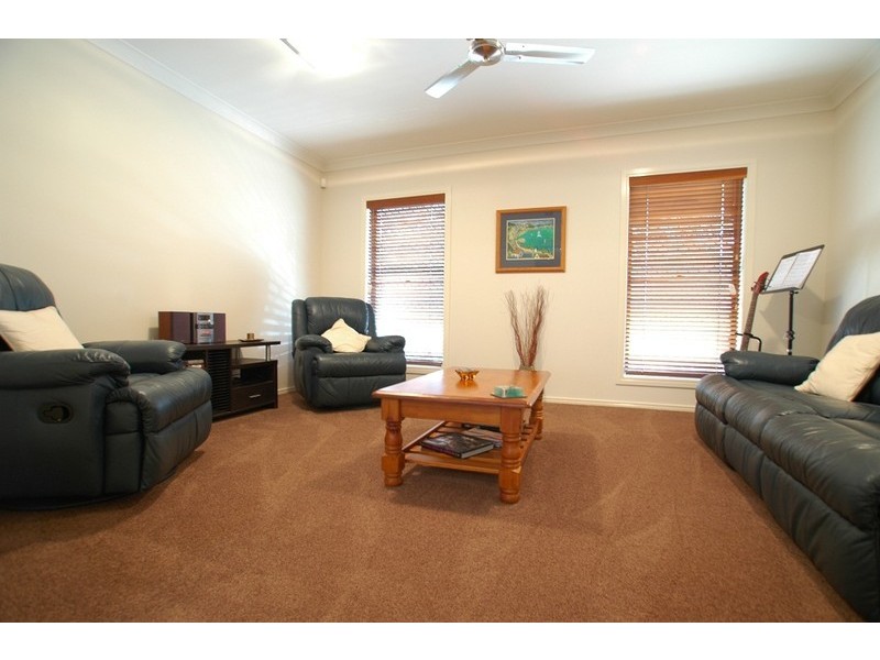 20 Emperor Drive, Redland Bay QLD 4165