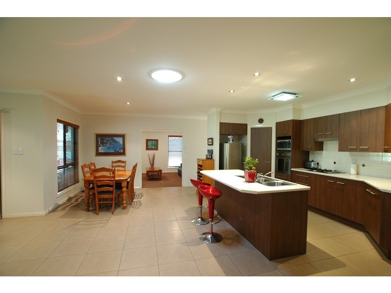 20 Emperor Drive, Redland Bay QLD 4165