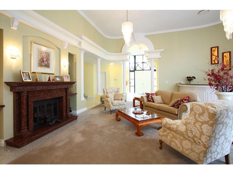 1 Mainroyal Court, Raby Bay QLD 4163