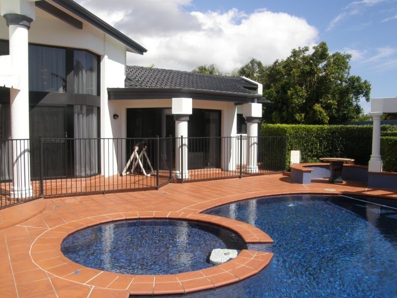 1 Mainroyal Court, Raby Bay QLD 4163
