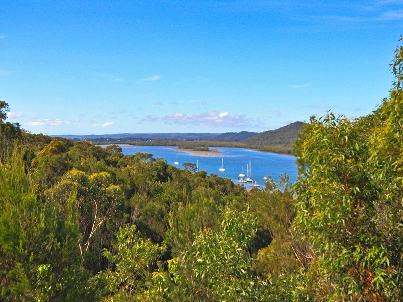 38 Leichhardt Tce, Russell Island QLD 4184