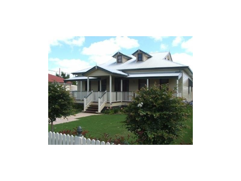 45 Locke St, Warwick QLD 4370