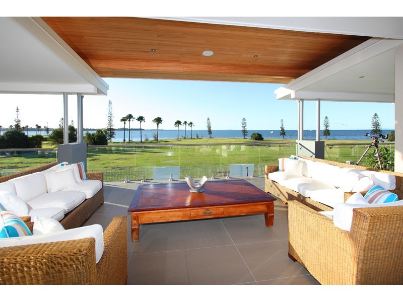 41 Raby Bay Boulevard, Raby Bay QLD 4163