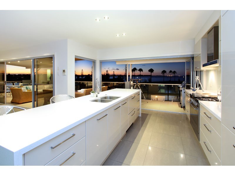 41 Raby Bay Boulevard, Raby Bay QLD 4163