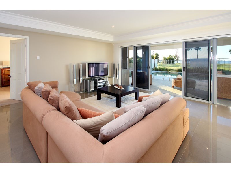 41 Raby Bay Boulevard, Raby Bay QLD 4163