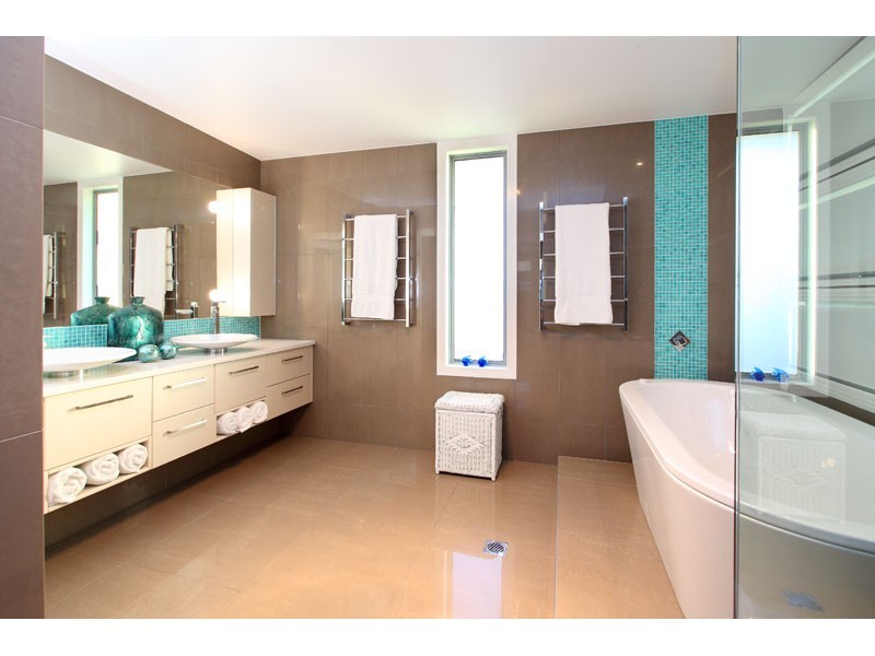 41 Raby Bay Boulevard, Raby Bay QLD 4163