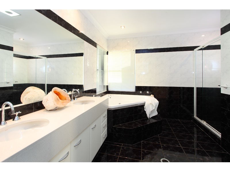 41 Raby Bay Boulevard, Raby Bay QLD 4163