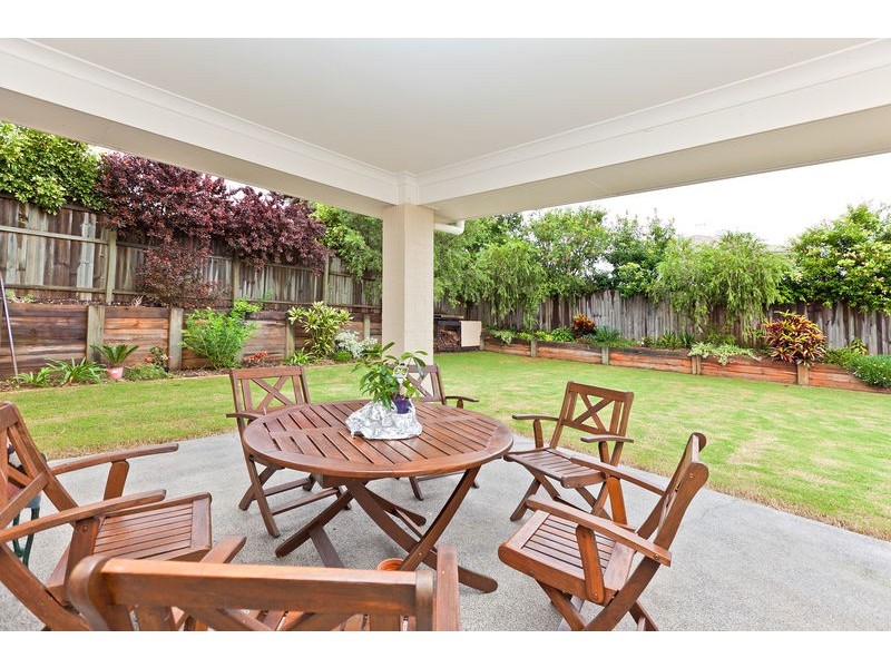 5 Whitsunday Place, Redland Bay QLD 4165