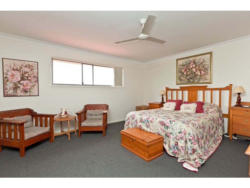 5 Whitsunday Place, Redland Bay QLD 4165