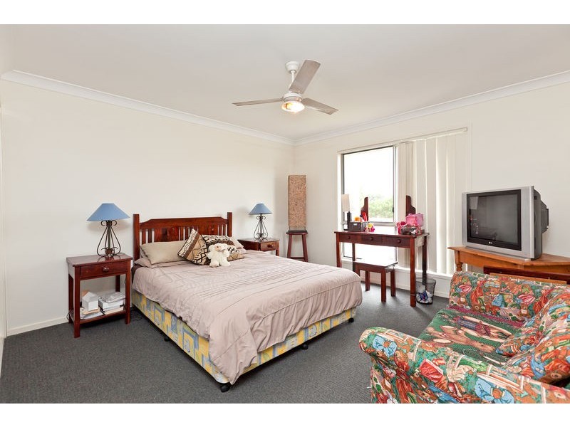 5 Whitsunday Place, Redland Bay QLD 4165