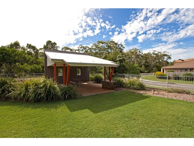 5 Whitsunday Place, Redland Bay QLD 4165