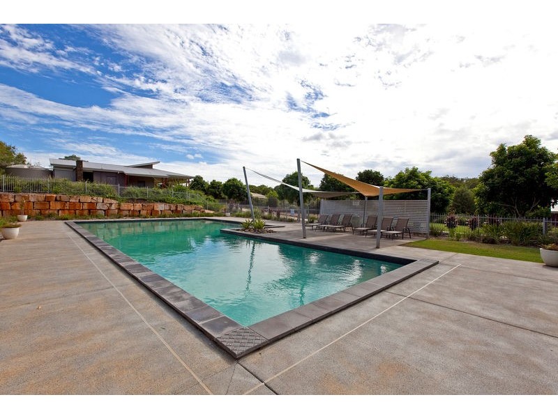 5 Whitsunday Place, Redland Bay QLD 4165