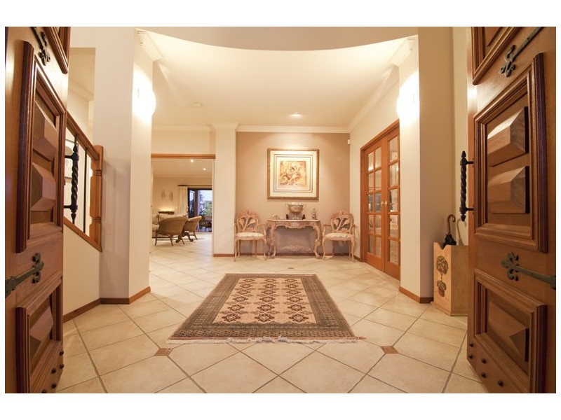 26 Mainroyal Court, Raby Bay QLD 4163