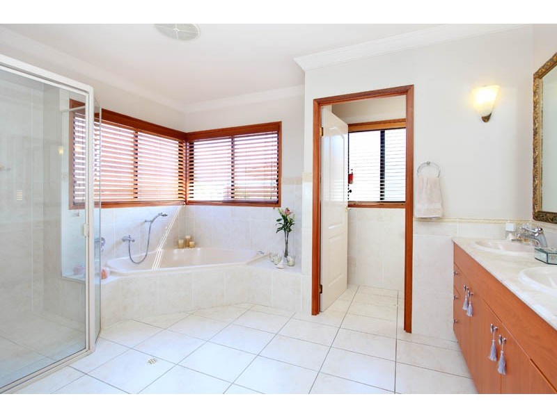 26 Mainroyal Court, Raby Bay QLD 4163