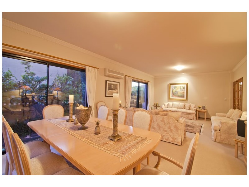 26 Mainroyal Court, Raby Bay QLD 4163