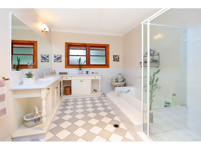 6 SEAHAVEN COURT, Raby Bay QLD 4163