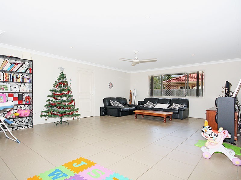 2 Lamb close, Victoria Point QLD 4165