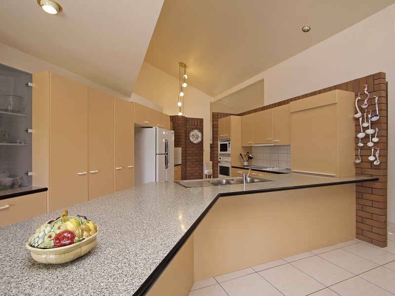 24 MAINROYAL CRT, Raby Bay QLD 4163