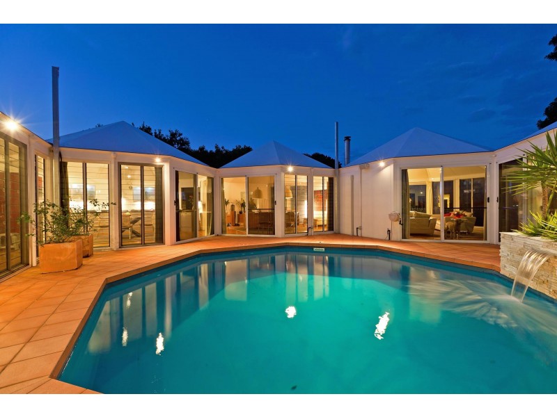 28 WILSONS ESPLANADE, Redland Bay QLD 4165